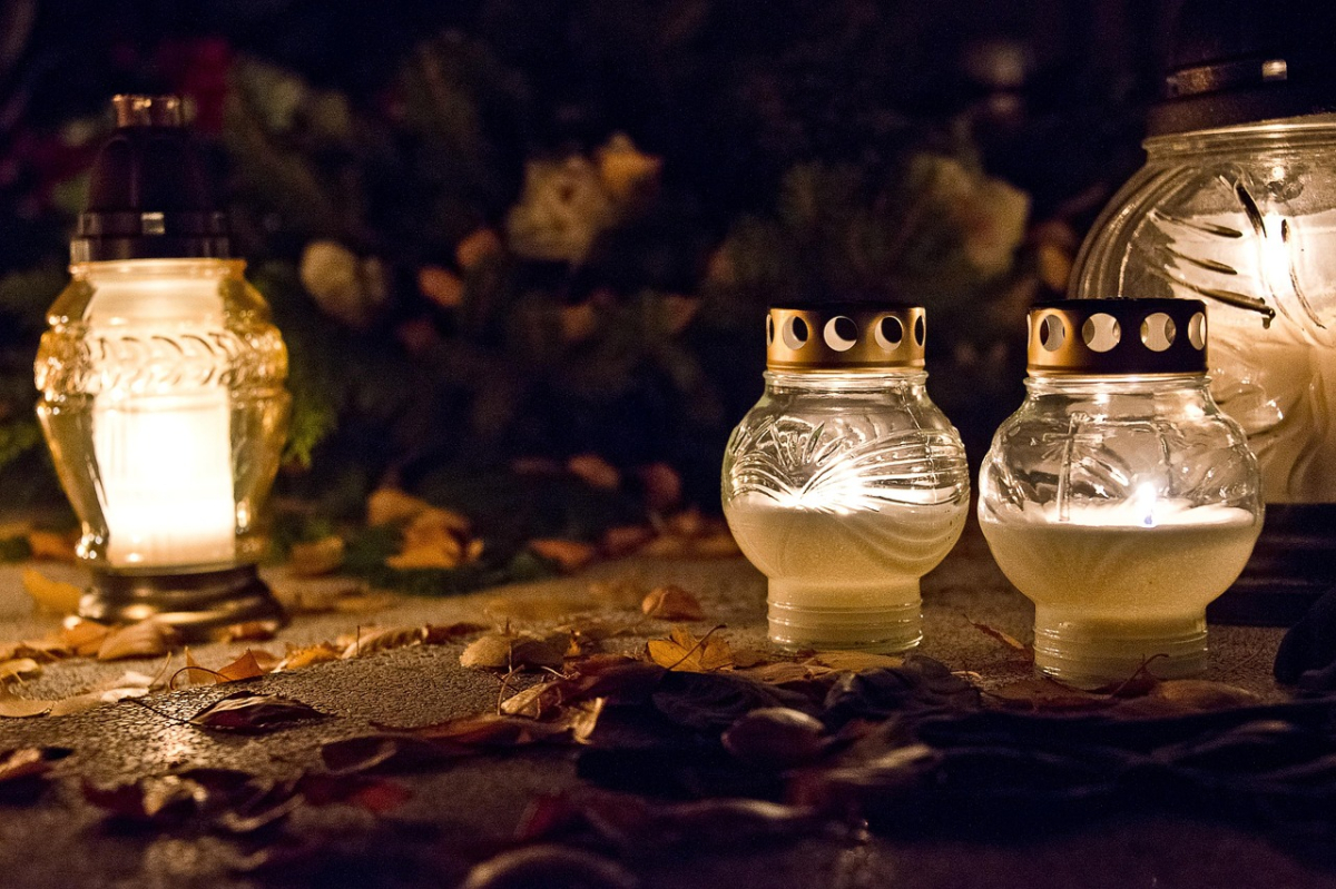 pixabay-a-candle-1785707_1280